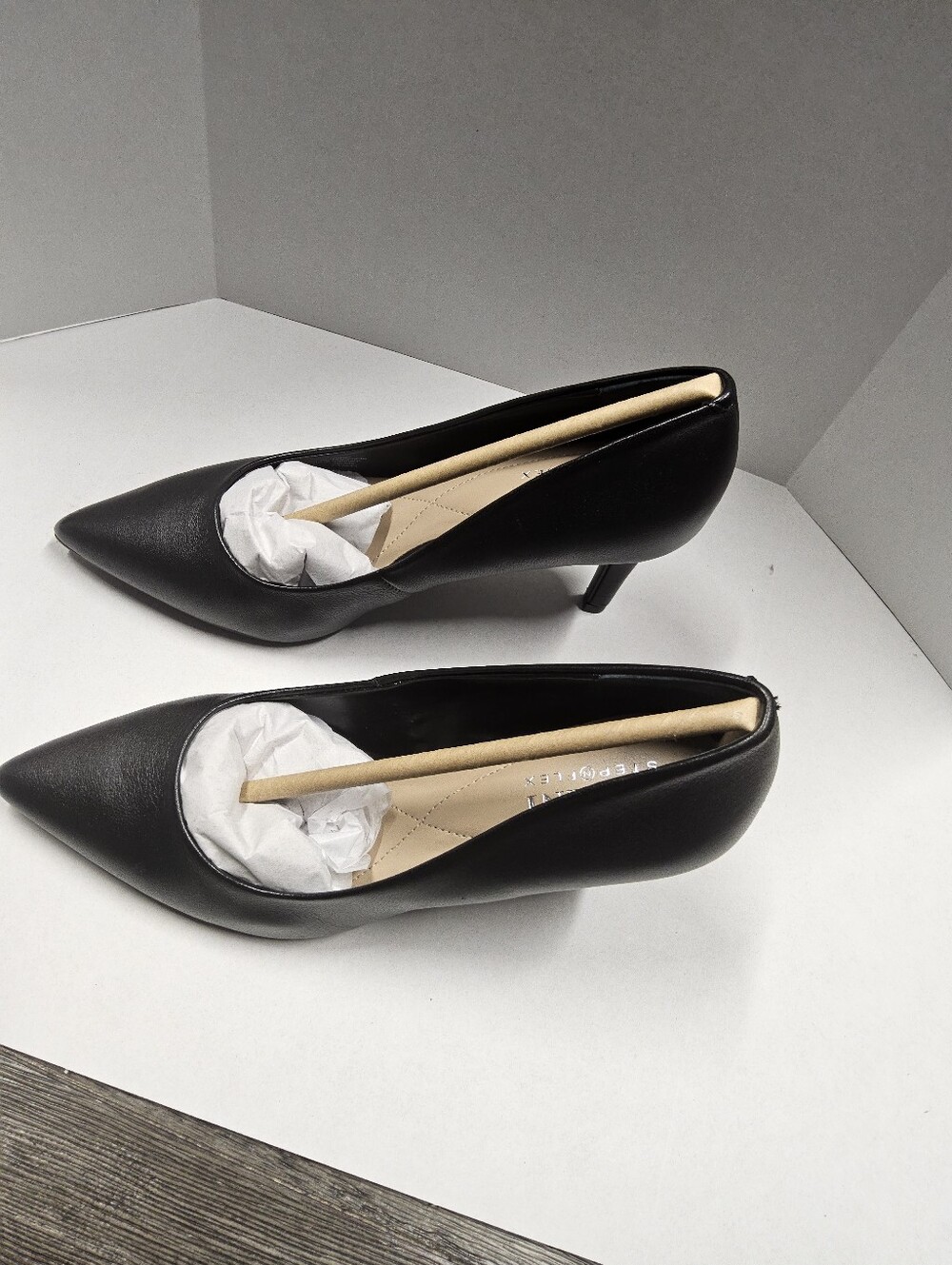 Customer Return Size 5M Alfani Black Leather Pointed-Toe Women’s Pumps - Picture 2 of 8